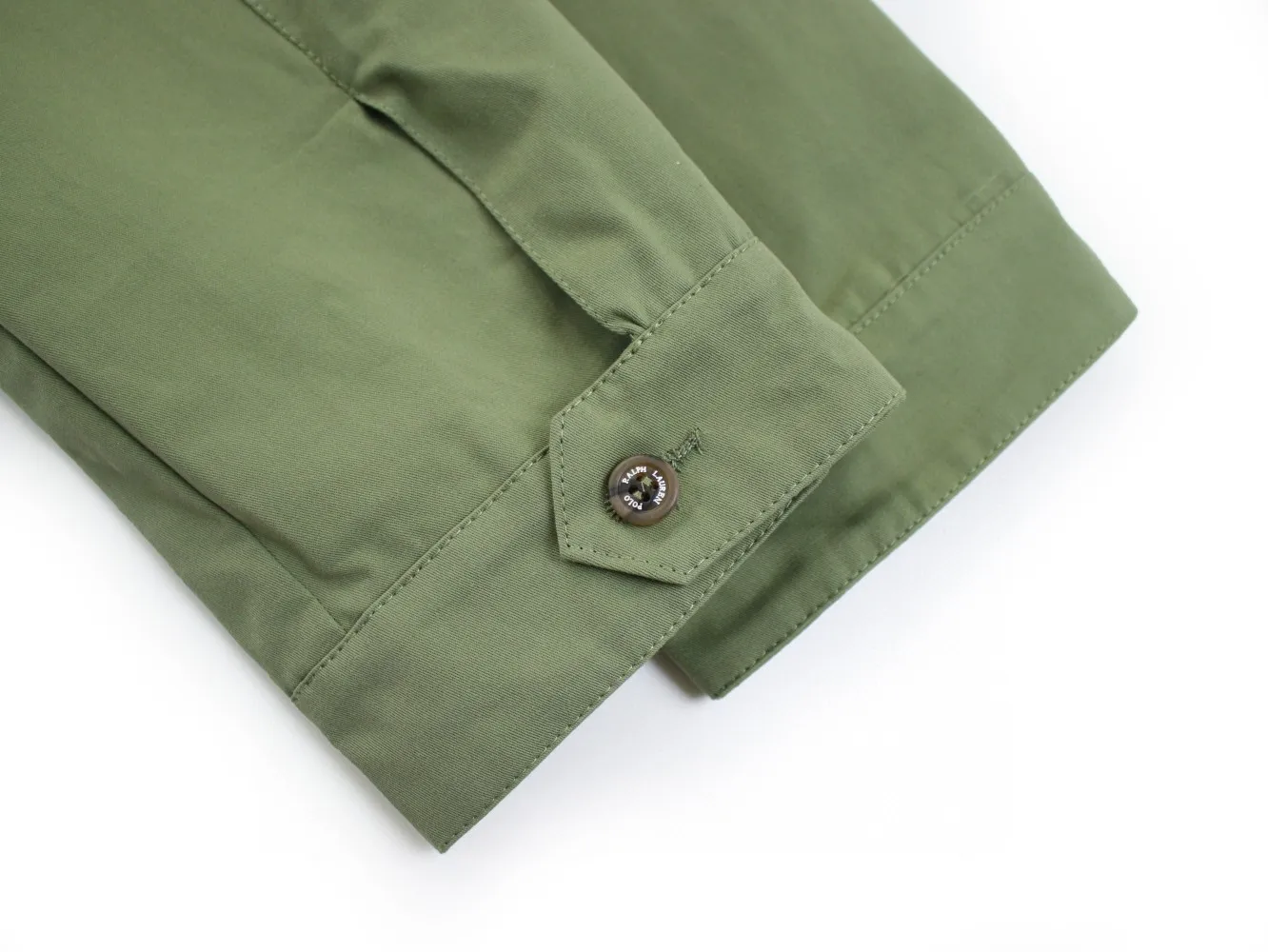 🅿️350 Ralph Lauren's new 2024 classic old money style stand collar executive zipper jacket 1️⃣Selected from high-quality original developed pure cotton fabrics, with customized plaid lining inside, the overall wear effect is very soft and comfortable, 2️⃣The workmanship details are perfectly controlled, the chest is exquisitely embroidered with small logos, and the dropped shoulders are made of unique splicing technology to highlight your personality! The version is simple but not simple! 3️⃣ Complete with tag accessories, unisex design, and a very versatile jacket for men and women! Color: black, navy, khaki, green Size: S, M, L, XL